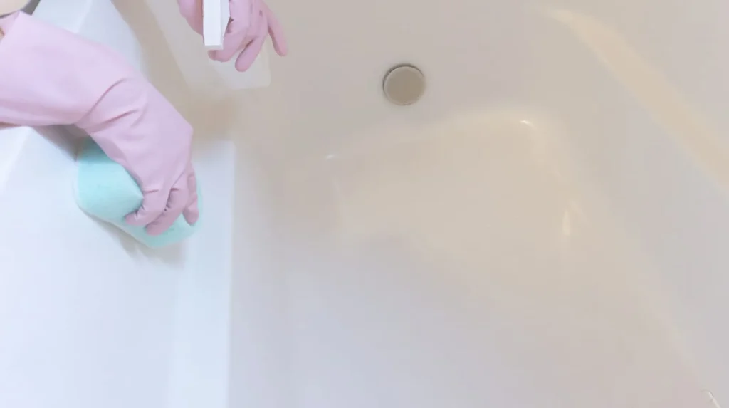 Cleaning acrylic bathtub microfiber