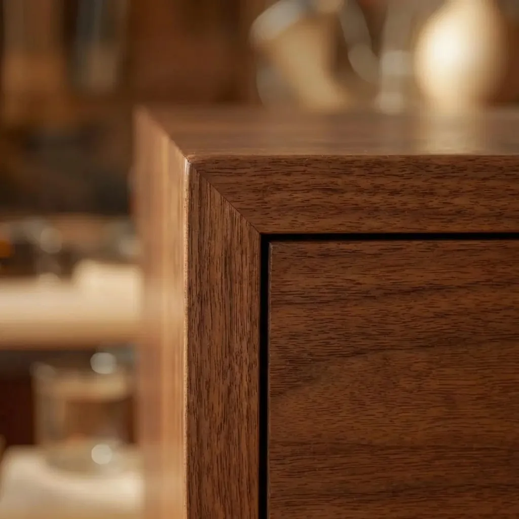 2，Solid Wood Garage Cabinet